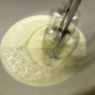 Whipping cream for meringue mess